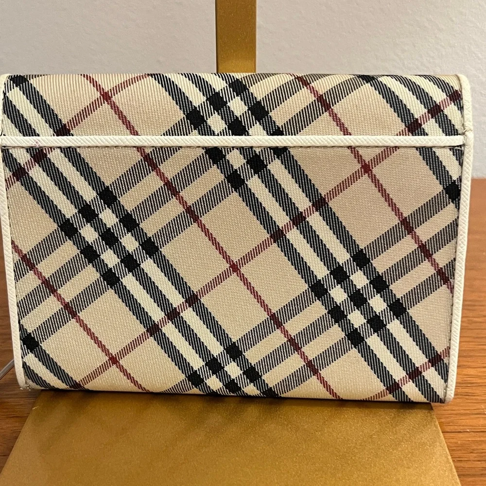 EUC Burberry Nova Check Compact Bifold Wallet